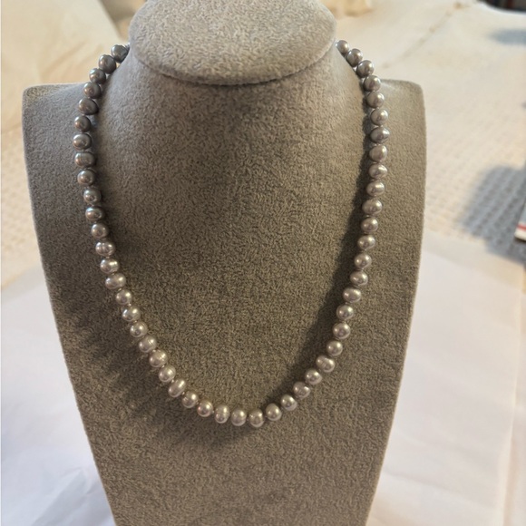 Jewelry - Elegant Silver Pearl Necklace 17”